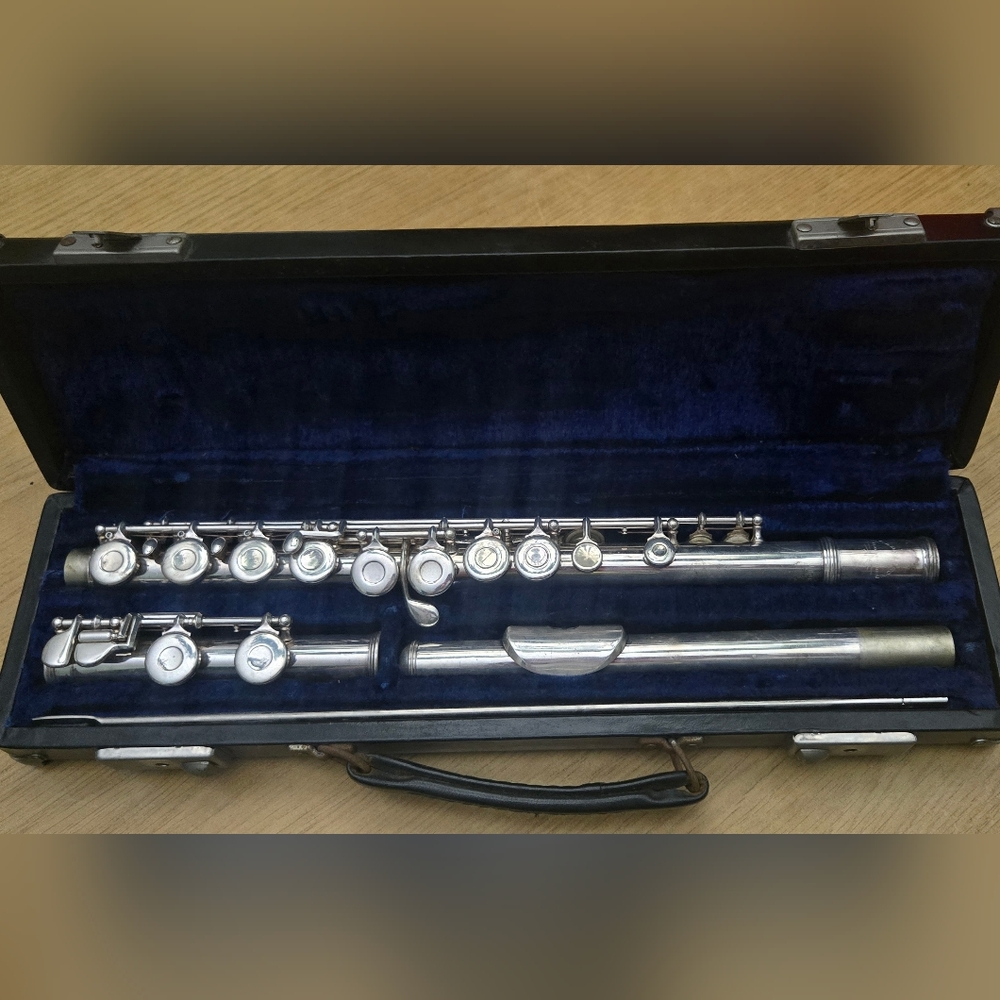 Vintage Armstrong USA Elkhart Ind Silver Flute Model 104 w/ Original Case